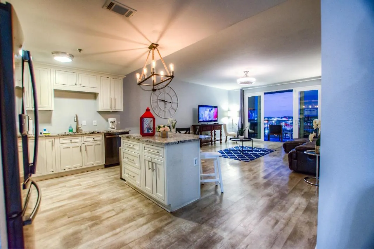 Semesterbostad Brand New! Laketown Wharf 633! Amazing 3 Bd, Great Location, And Awesome Amenities! Panama City Beach